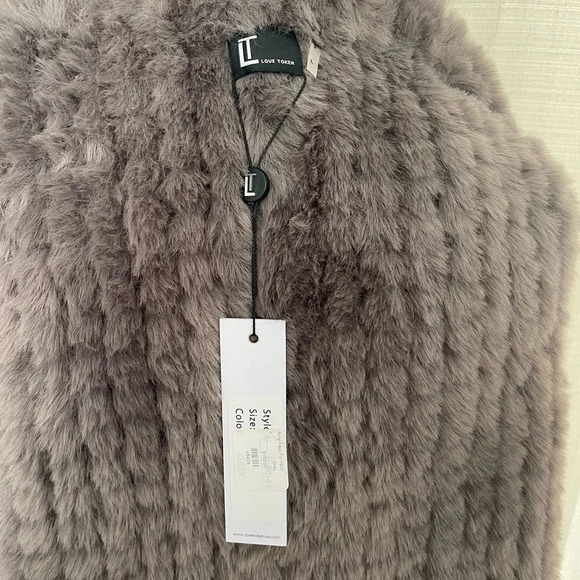COPY - *NWT* Women's Love Token Amy Faux Fur Vest - Sz. L - MSRP $163 - Picture 7 of 8